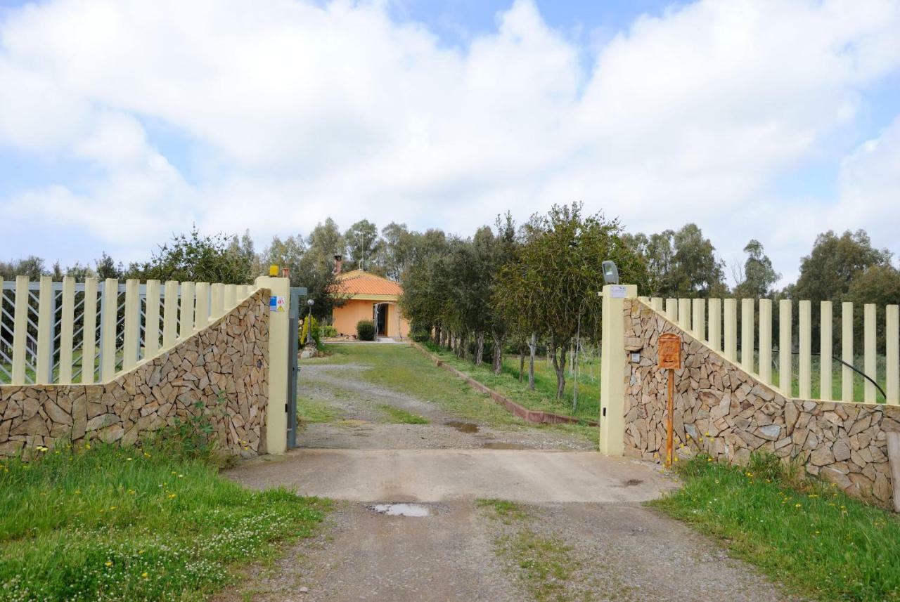 Ferienwohnung Tra Mare E Monti Santa Giusta Exterior foto